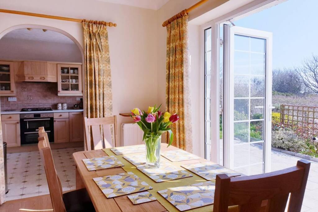 Tirnant- 3 Bed - Ground Floor -dog Friendly Holiday home *