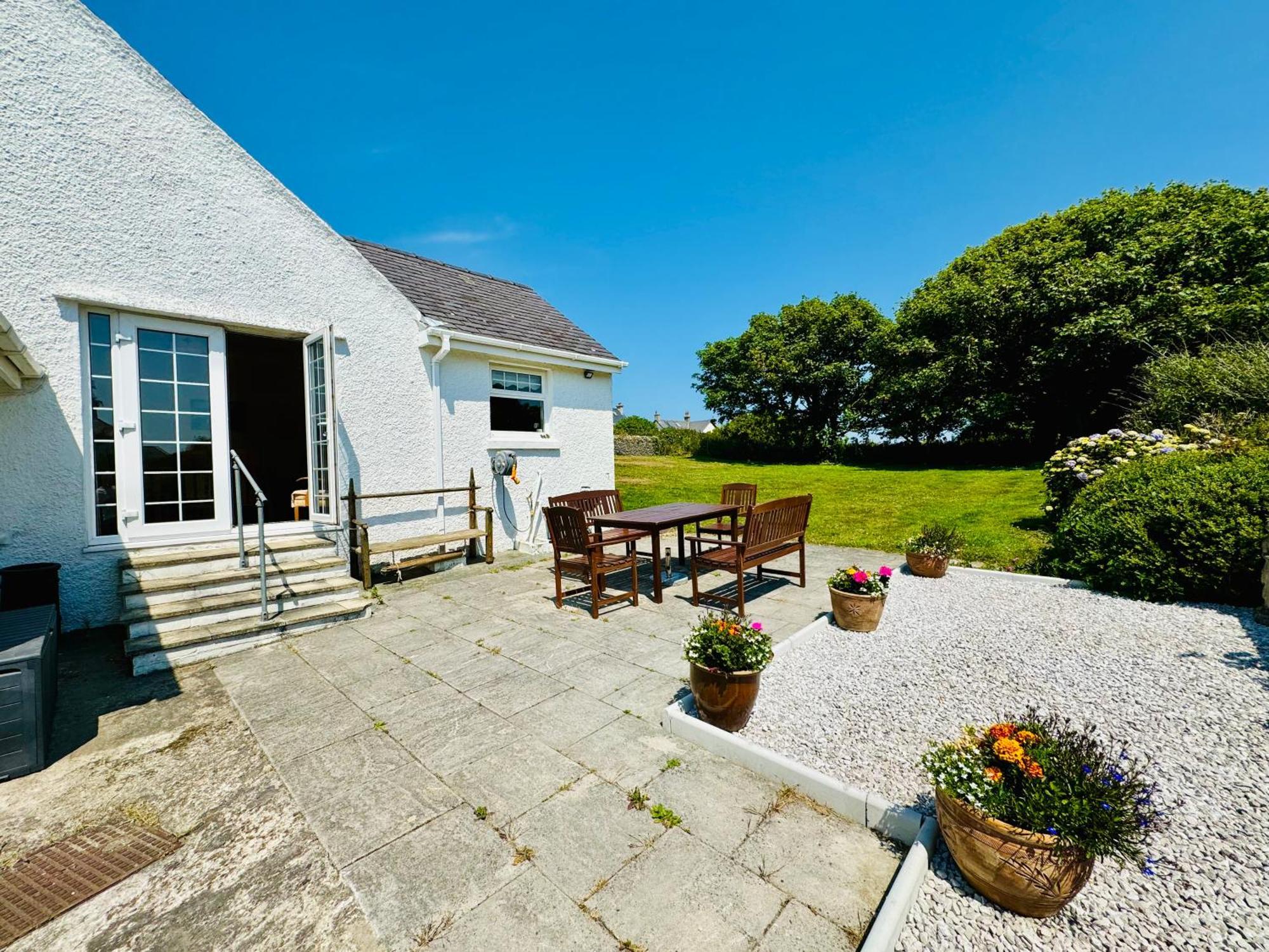 Tirnant- 3 Bed - Ground Floor -dog Friendly Holiday home Trearddur