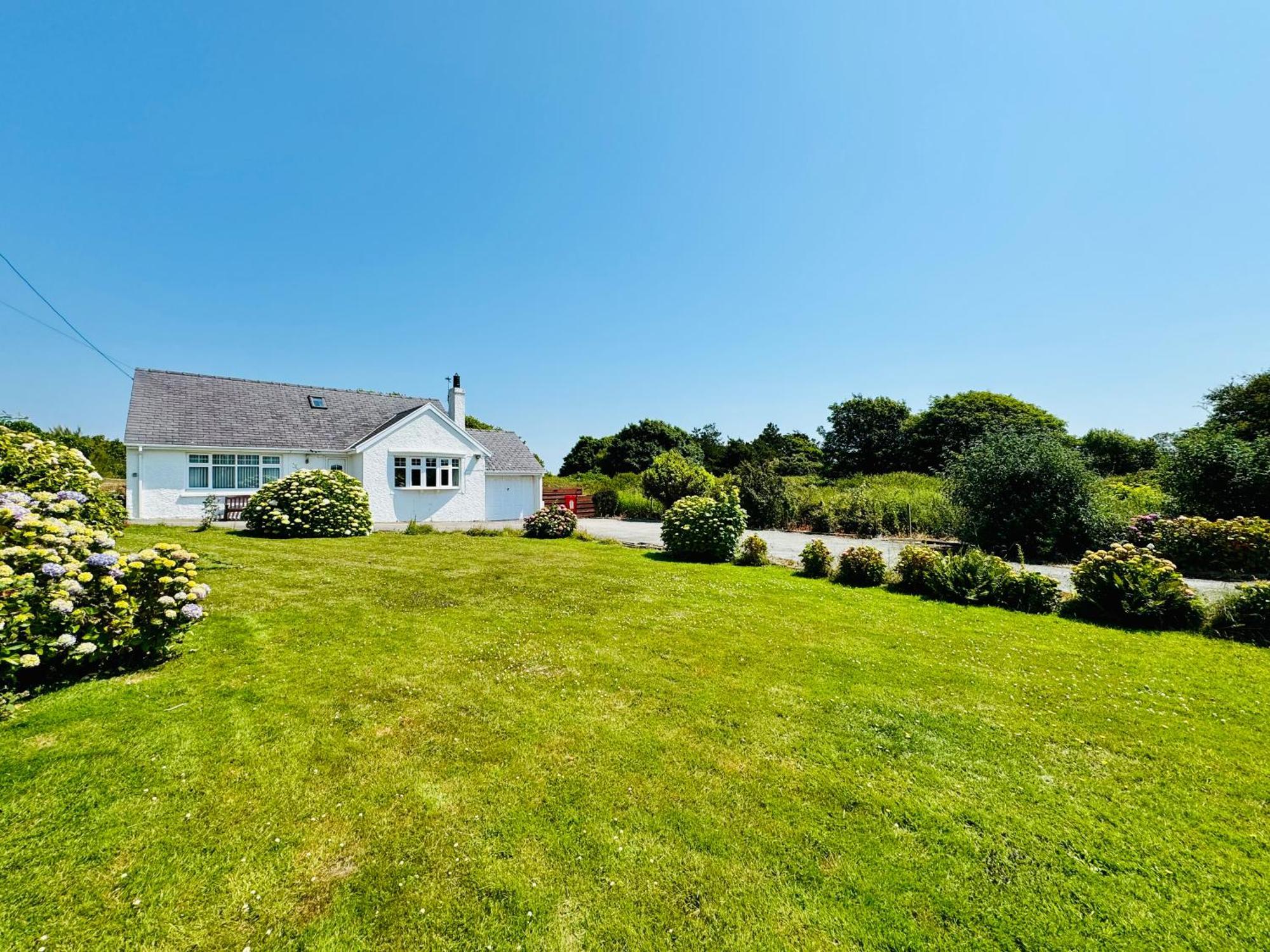 Tirnant- 3 Bed - Ground Floor -dog Friendly Holiday home